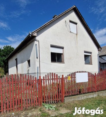Pócspetriben befejezésre váró 3 szobás családi ház eladó