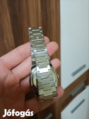 Poedagar stílusos karóra