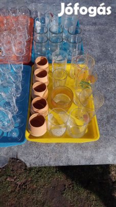 Poharak boros pálinkás vizes