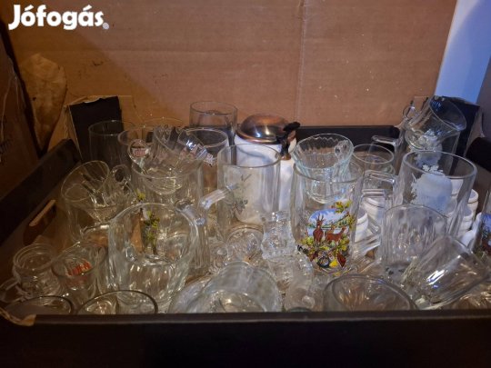 Poharak vegyesen eladók