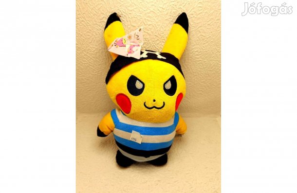 Pokemon Pikachu plüss csíkos ruhában, 25 cm-es, Új