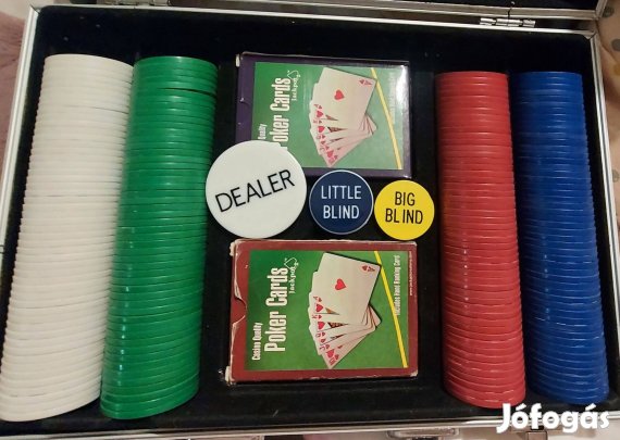 Poker jatek zsetonnal fem dobozban