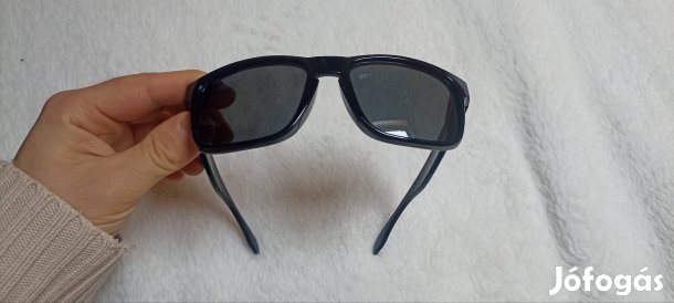 Polarizált lakk fekete napszemüveg kékes lencsével