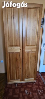 Polcos és akasztós fenyőfa szekrény eladó.