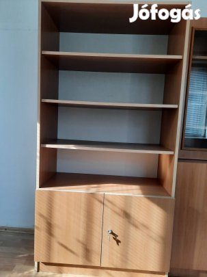 Polcos szekrény