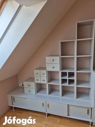 Polcos szekrény tetőtérbe lépcső alá