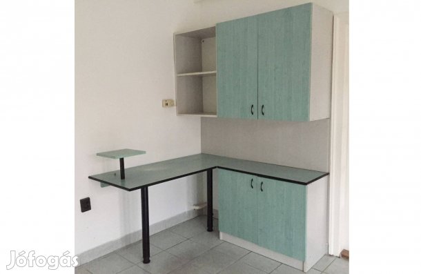 Polcos szekrények asztallal