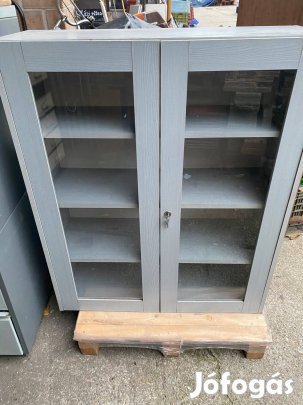 Polcos zárható szekrény