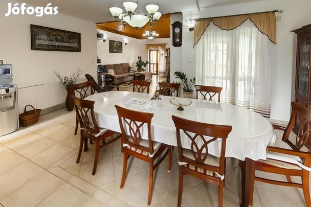 Polgárdii 307 nm-es ház eladó