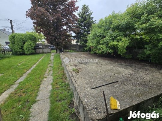 Polgárdii 807 nm-es telek eladó