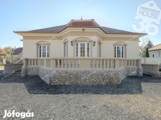 Polgári Villa presztizs értékkel bíró frekventált helyen eladó!