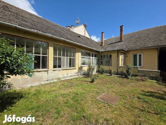 Polgári elegancia és üzleti lehetőség Kiskunmajsa szívében!