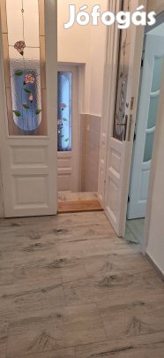 Polgári típusú felújított házrész eladó