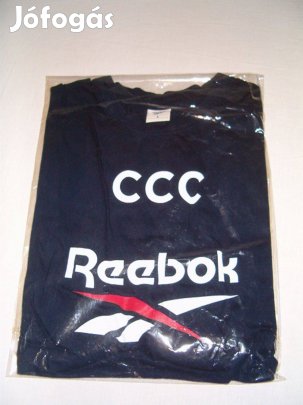 Póló, baseballsapka, napszemüveg, karkötő