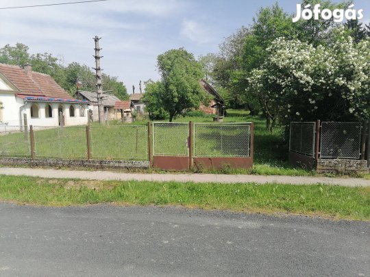 Pölöskefő építési telek. Gazdasági melléképülettel!