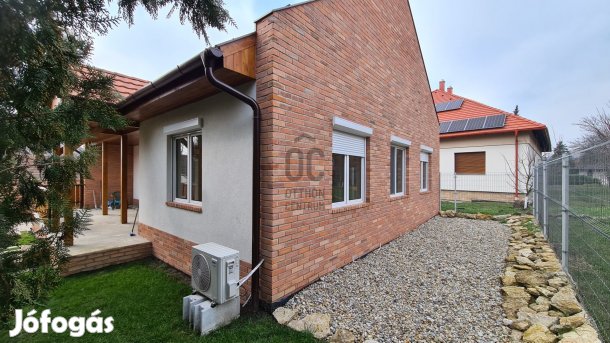 Pomázi eladó könnyűszerkezetes családi ház