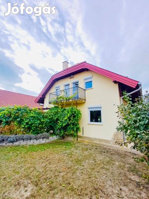 Pomázon gyönyörű családi ház eladó csendes utca-nagy udvar
