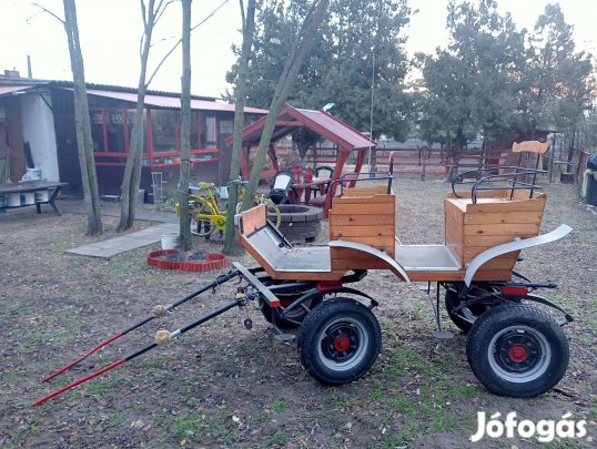 Póni kocsi jártató hintó