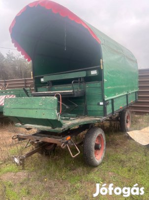 Ponyvás Pados kocsi