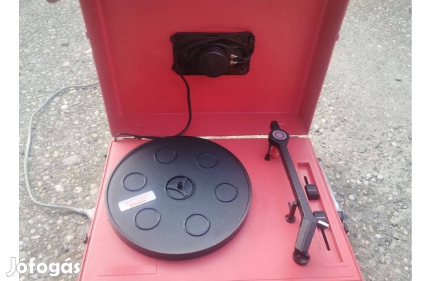 Pop sound retro baleit lemezjátszó képek szerint. pörög a lemez