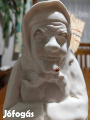 Porcelán boszorkény seprűvel ela