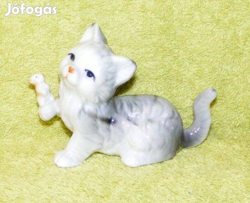 Porcelán cica egérrel figura