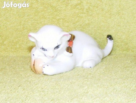 Porcelán cica figura