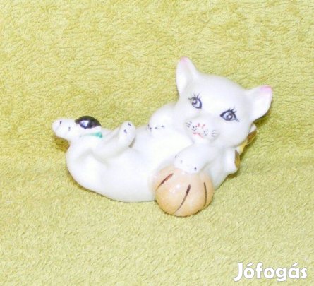 Porcelán cica figura