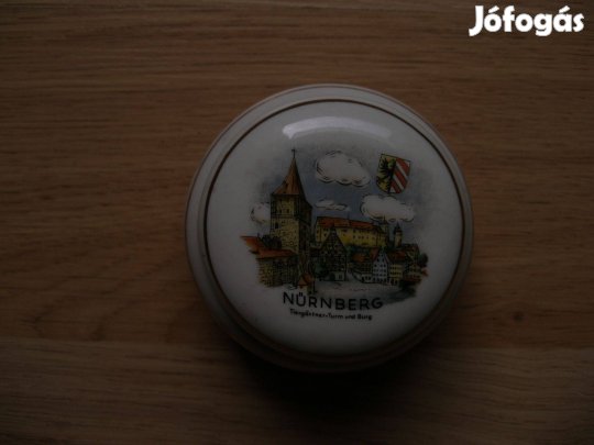 Porcelán disztárgyak