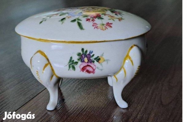 Porcelán ékszertartó vagy kisebb bonbonier