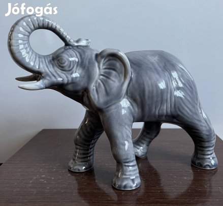 Porcelán elefánt