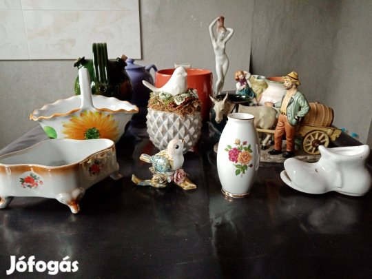 Porcelán és kerámia dísztárgyak