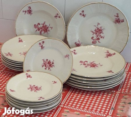 Porcelán étkészletet bordó virágmintával
