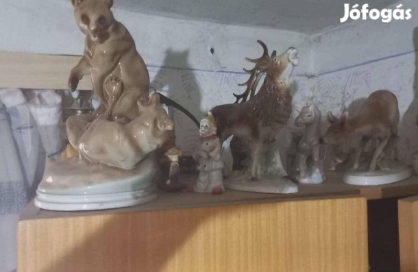 Porcelán figura Eladó