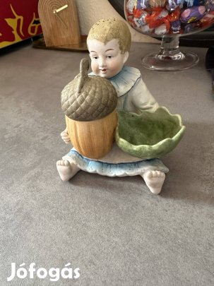 Porcelán figurális fűszertartó 