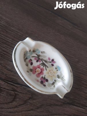 Porcelán hamutartó