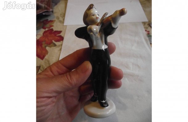 Porcelán hegedűs fiú Hollóháza