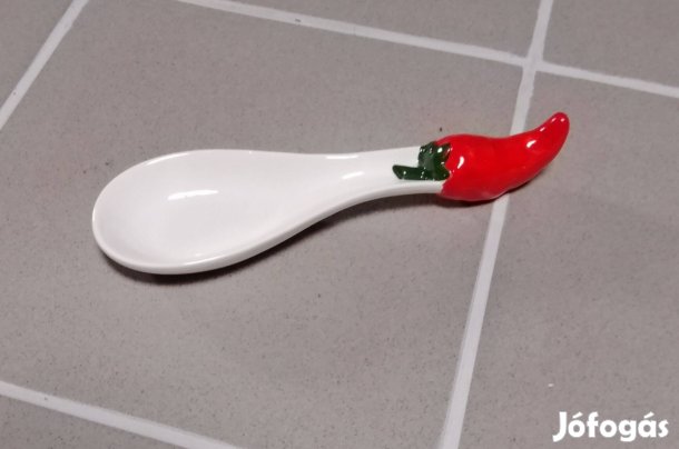 Porcelán kanál paprika motívummal
