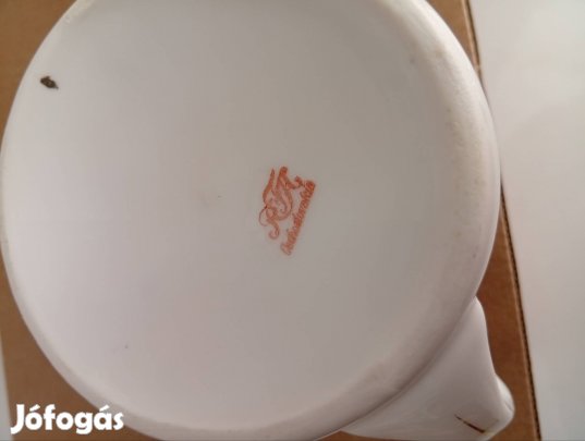 Porcelán kavé/tej kiöntő