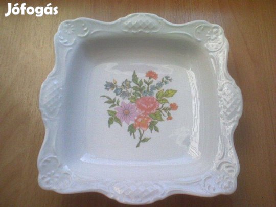 Porcelán kínáló tál