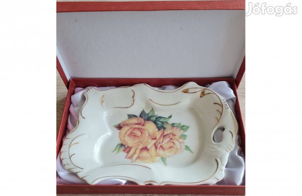 Porcelán kínáló tálca