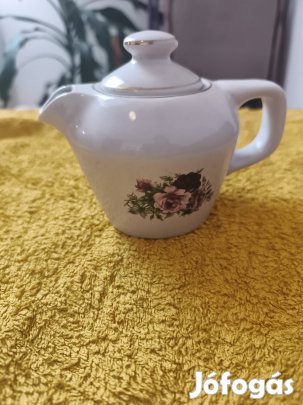 Porcelán kiöntő