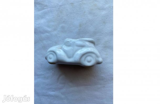 Porcelán kis autó