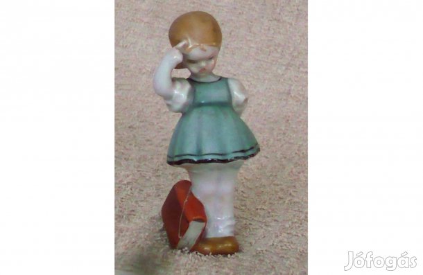 Porcelán kislány, 10 cm magas