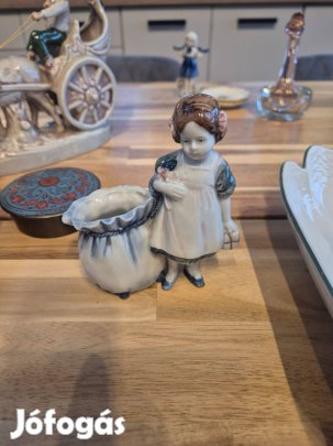 Porcelán kislány figura