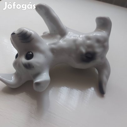 Porcelán kutya 