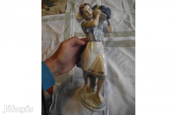 Porcelán lány kosárral nagy méret