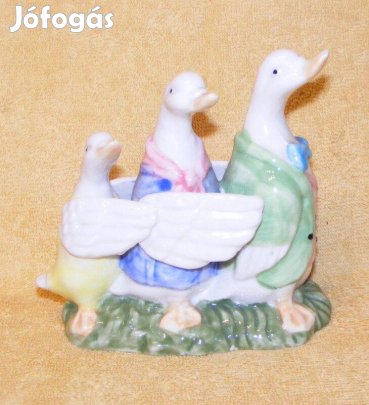 Porcelán liba figura
