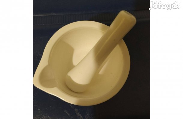 Porcelán mozsár törővel