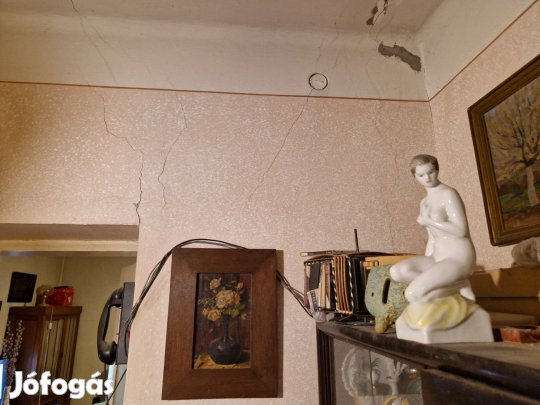 Porcelán női alak Hollóházi